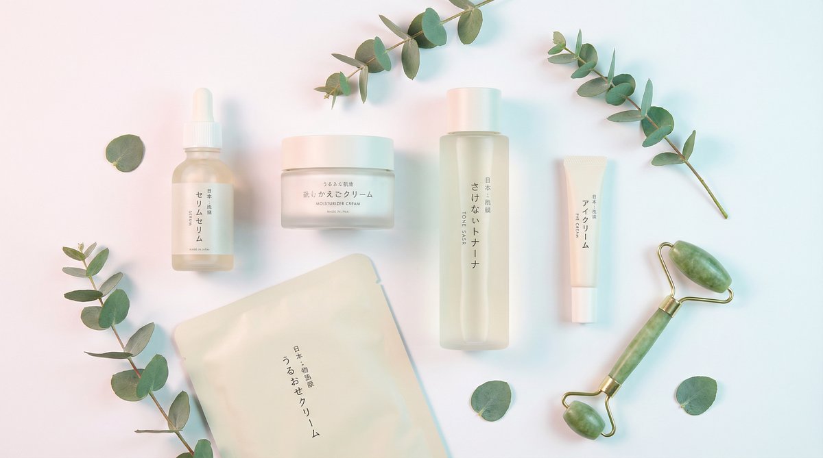 24時間使える！【シーチャン公式】ブライト＆ブルーム24スキンケアパウダー ナイトパウダー プレストパウダー ノーファンデ 保湿 乾燥しない 皮脂吸着 毛穴カバー すっぴん お泊まり 仕上げ 冬メイク おすすめ プチプラ 人気 40代 50代｜SRICHAND タイコスメ タイ土産 商品詳細